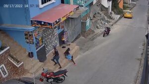 Amazing drive-by shooting captured on electronic camera in ecuador 1 Amazing drive-by shooting captured on electronic camera in ecuador