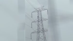 Frustrated along with better half, man climbs up 100-feet power tower, falls carry out 3 Frustrated along with better half, man climbs up 100-feet power tower, falls carry out