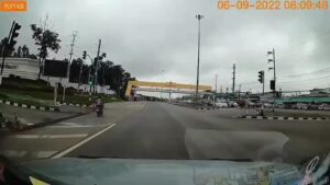 Dude plunges from overpass in thailand 3 Dude plunges from overpass in thailand