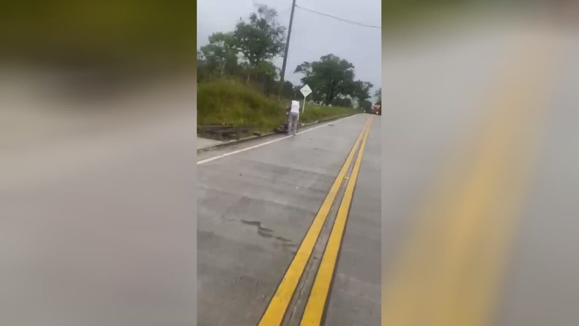 Awful misery, lady contorted in crash