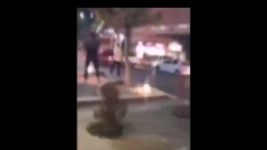 Iranian policeman heat throughout gigantic disorder 1 Iranian policeman heat throughout gigantic disorder