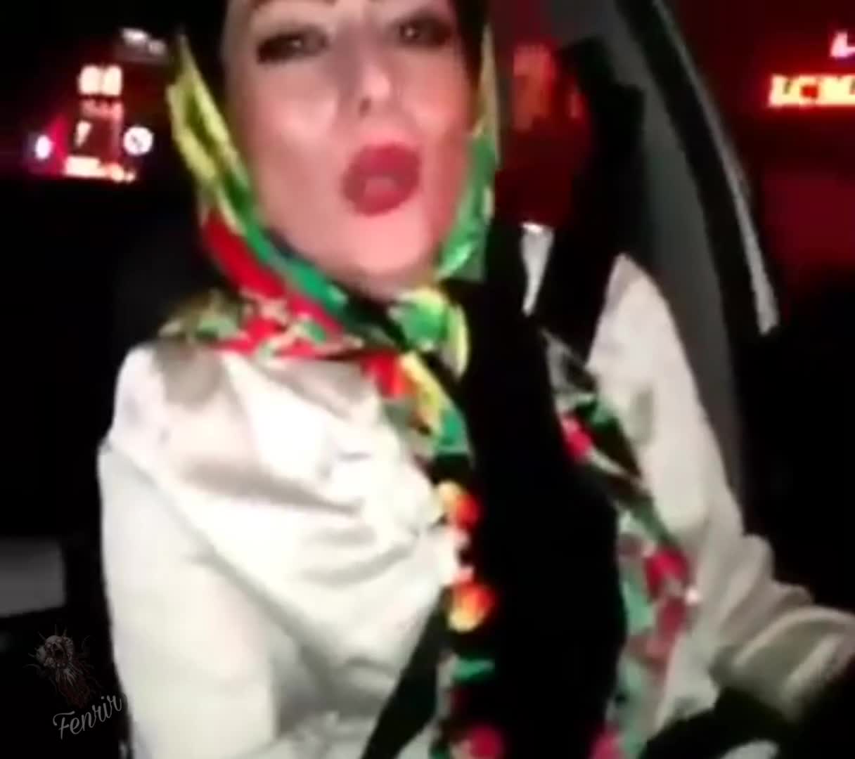 Iranian girls crash their auto while singing for a selfie video