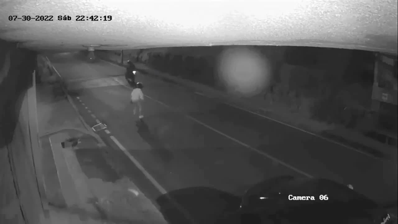 Male chance dead throughout phone robbery