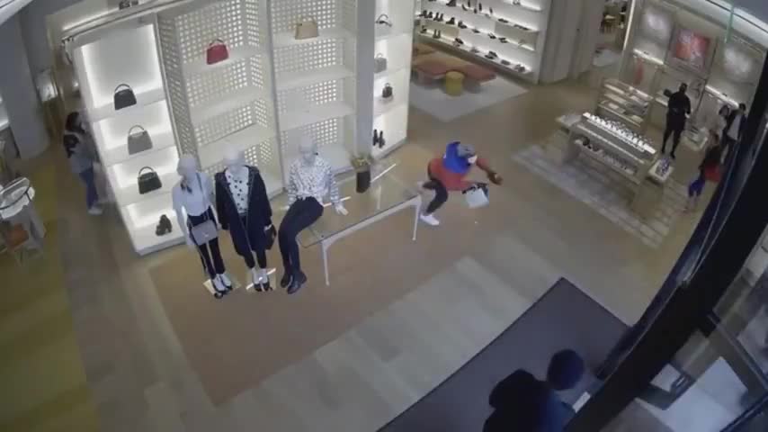 Moronic adolescent knocks themself out trying to run away with stolen