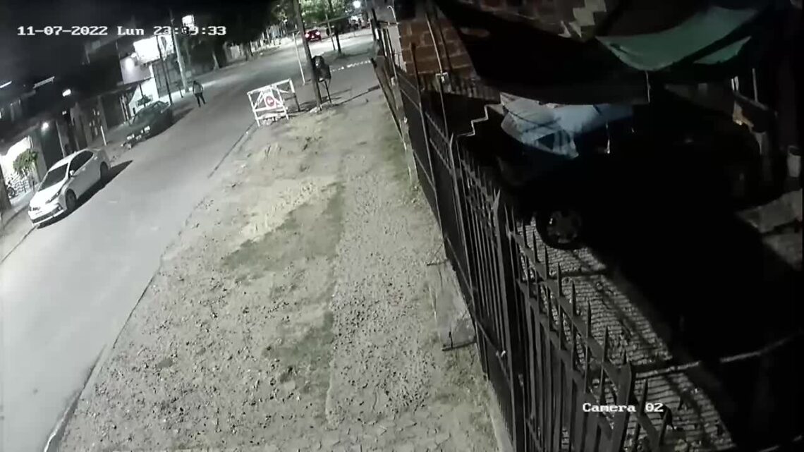 Off-duty police shoots and gets rid of burglar in argentina