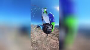 Paraglider saves himself at final instant
