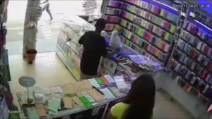 Thief shoots women staff in the head after she refused