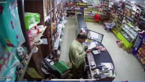 Shop manager fulfills his creator while reciting quran