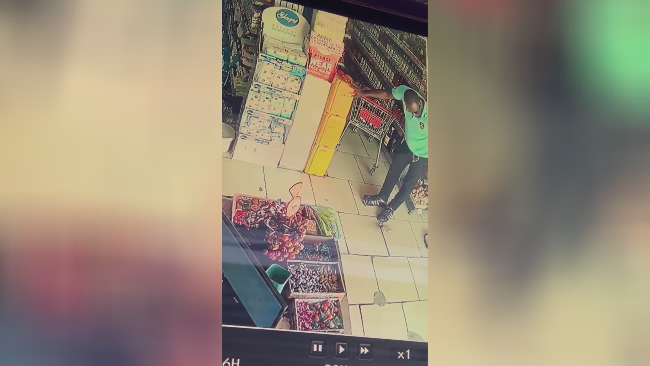 Guy impacts his very own feet off along with a shotgun