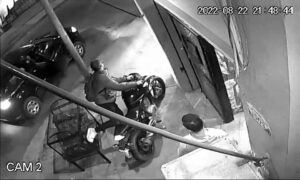 Bike robbers satisfy off duty police officer in argentina