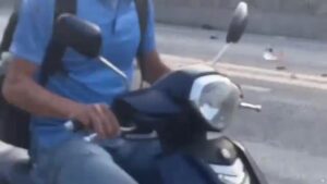 Motorcyclist fell under the tires of a garbage lot vehicle vietnam 1 Motorcyclist fell under the tires of a garbage lot vehicle vietnam