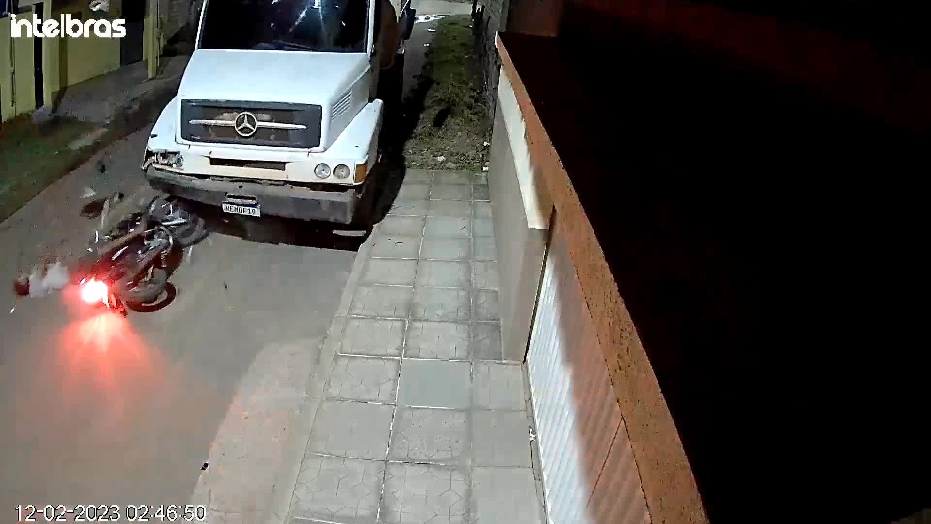 Motorcyclist rammed a parked truck