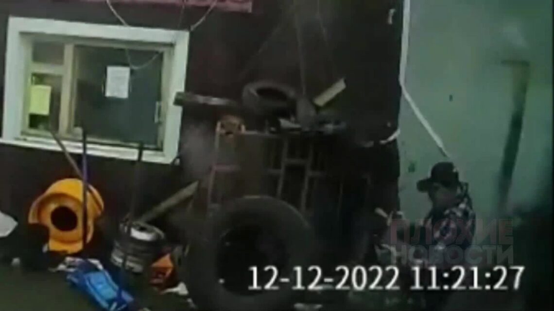 Tire shop employee killed through taking off tire