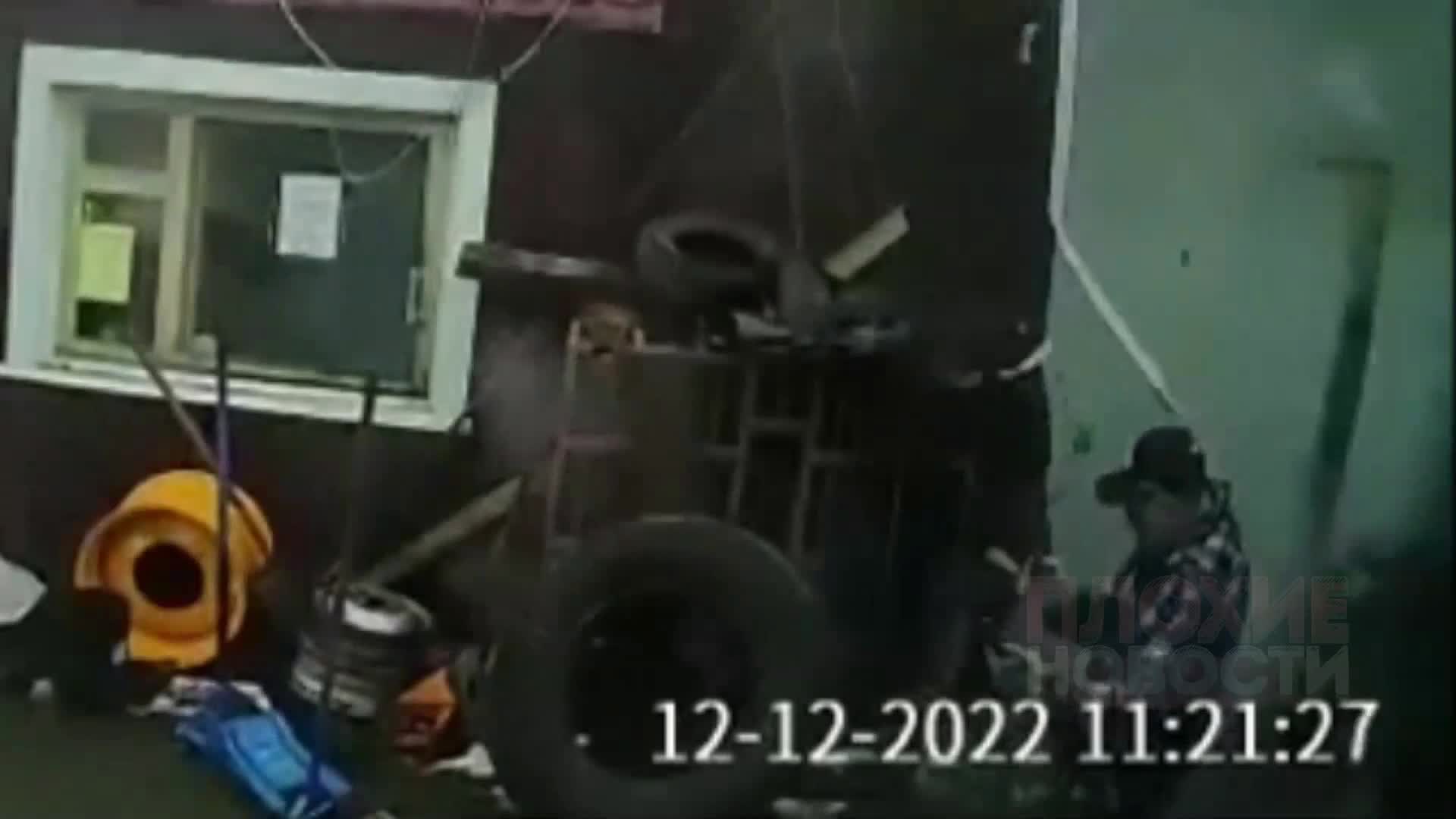 Tire shop employee killed through taking off tire