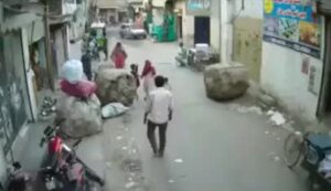 When a car engages in bowling on the road 1 When a car engages in bowling on the road