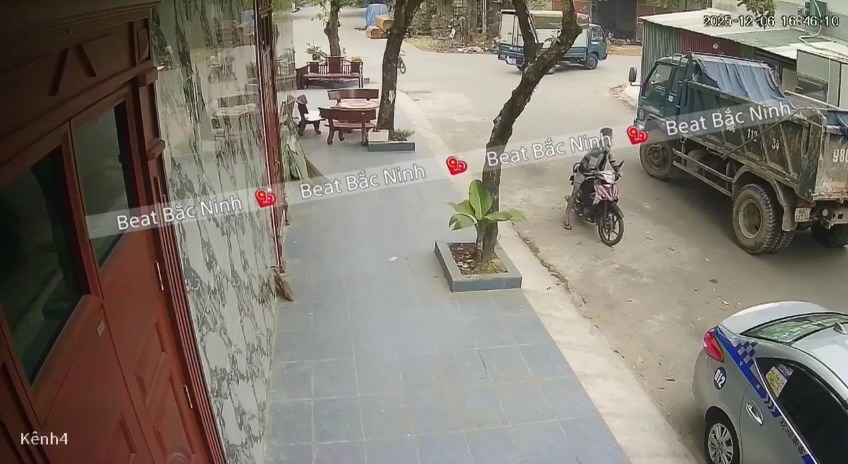 A Truck Moving In Reverse Crushed A Woman Talking On The Phone While Standing On The Road