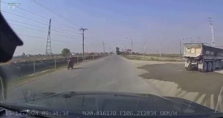 A Female Motorcyclist Died After Being Caught In A Truck Driver’s Blind Spot