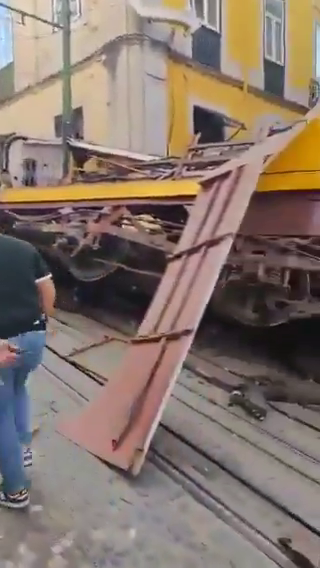 15 People Were Killed And 18 Were Injured In A Funicular Crash In Lisbon, Portugal
