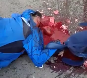 The Big And Probably Kind Heart Of A Motorcyclist Continues To Beat While Lying On The Road 1 The Big And Probably Kind Heart Of A Motorcyclist Continues To Beat While Lying On The Road