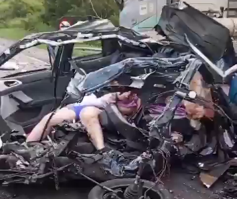 5 Members Of One Family Died In A Car Crashing Into A Truck Trailer