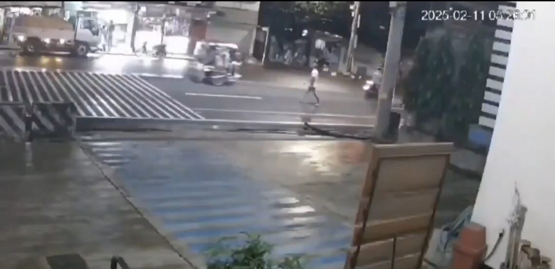 14 Wheeled Truck Run Over Man After Car Hit Him