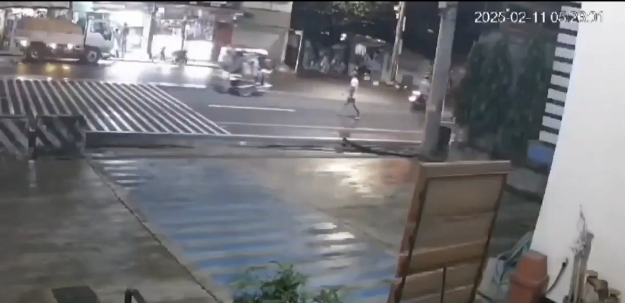 14 Wheeled Truck Run Over Man After Car Hit Him