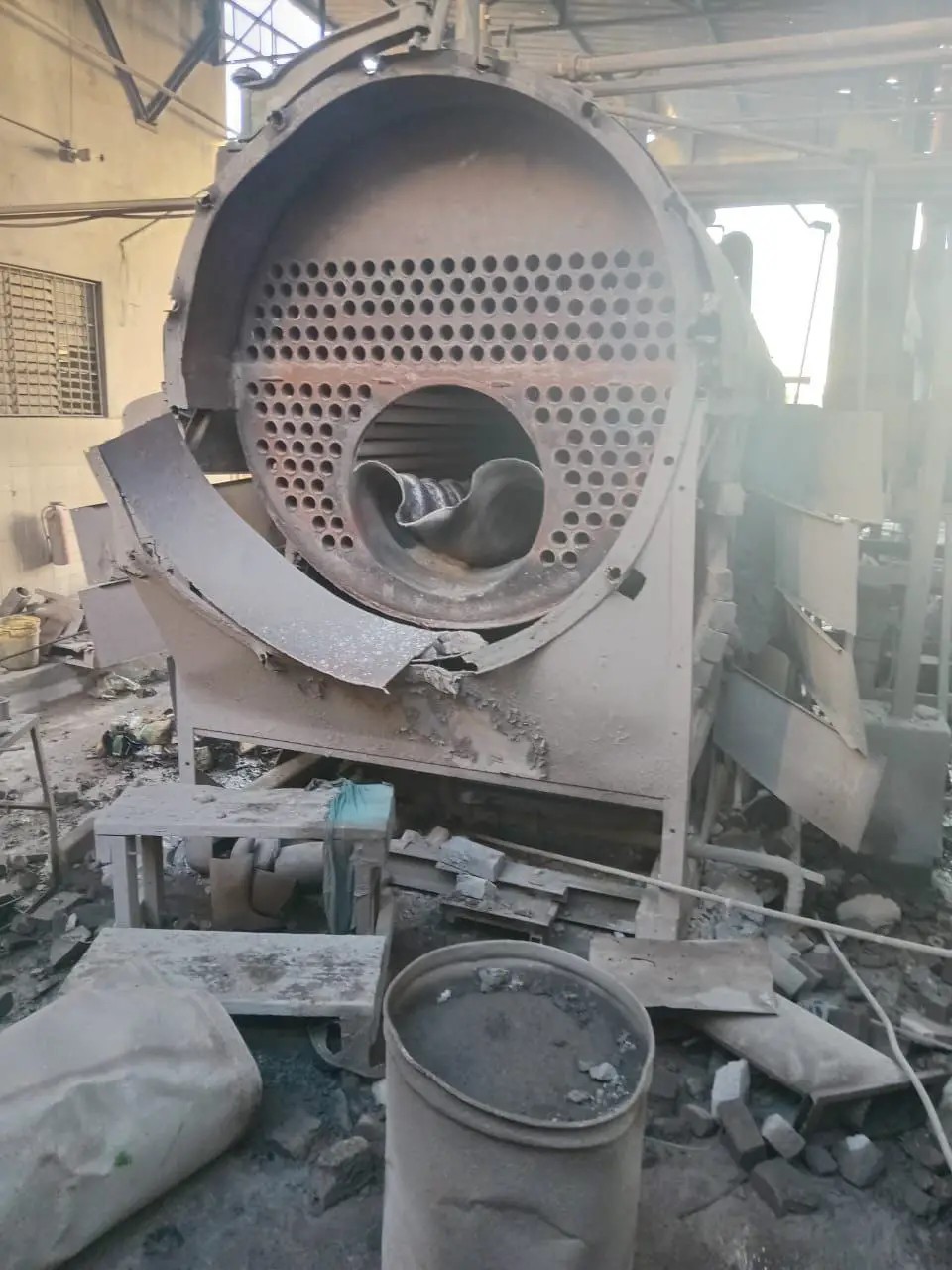 Worker Killed In Boiler Explosion At Oil Refinery