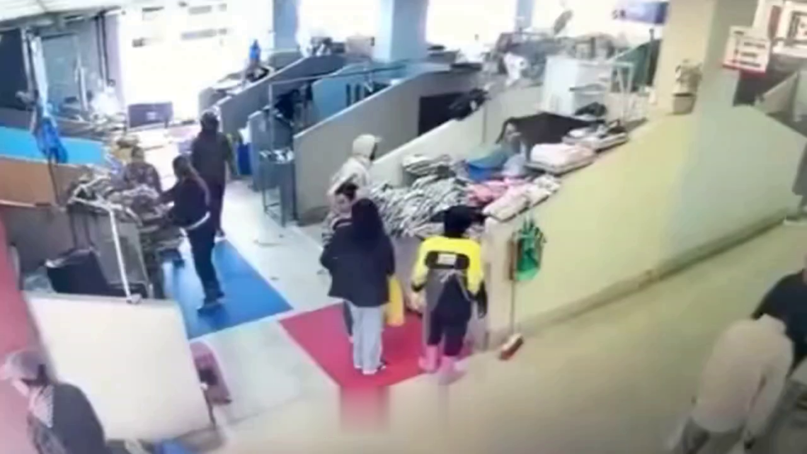 A Hitman Entered The Wholesale Market Nuevo Mercado In Azogues, Ecuador, And Killed Two Women Who Worked There And Refused To Pay Extortion