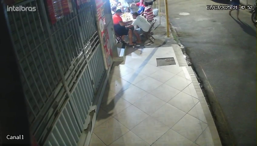 An Unknown Person Shot Dead A Policeman Who Was In A Bar With Friends