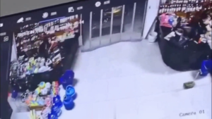 Three Attackers Burst Into A Chinese Supermarket On Hadfield Street With Great Force, But They Didn't Expect Any Resistance 1 vo5515198o645