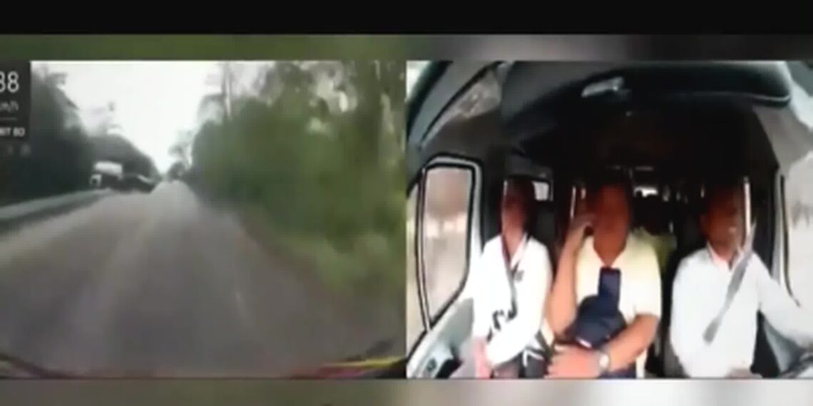 Reckless Drivers Crash In Tabasco. He Chose To Honk His Horn Rather Than Slow Down