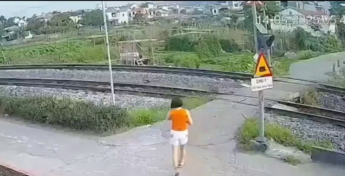 An Inattentive Woman Was Hit By A Train While Crossing The Tracks