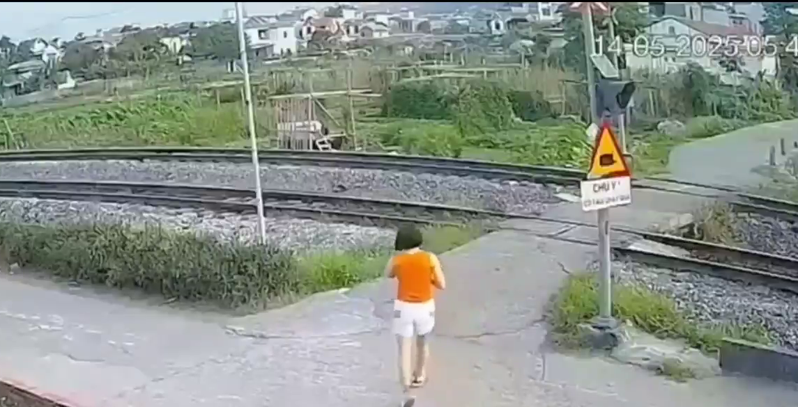 An Inattentive Woman Was Hit By A Train While Crossing The Tracks