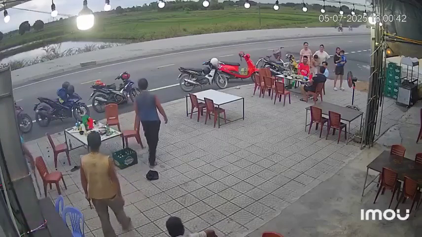 Three Men Beat A Customer At A Roadside Diner With Sticks