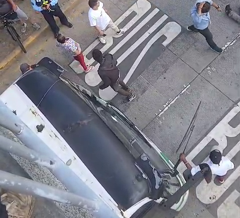 Eyewitnesses Of The Incident Almost Tear To Pieces The Driver Of The Bus Who Shot Down The Homeless And Trying To Hide