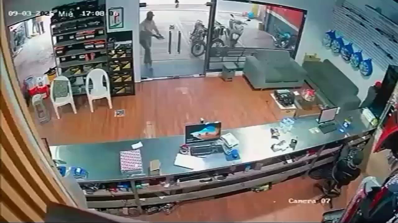 A Hitman Who Shot The Owner Of A Spare Parts Store Was Arrested Seconds Later By Civilians