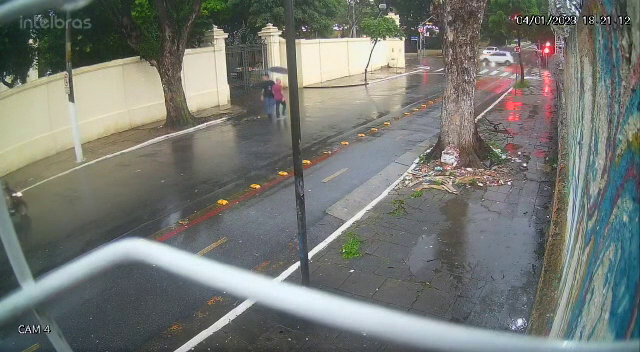 A Motorcyclist Shot And Robbed A Passerby