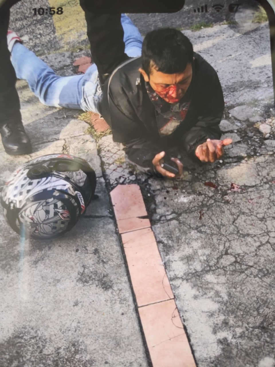 Brave Dude Didn’t Let Himself Get Robbed By Criminals On A Motorcycle