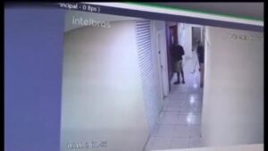 Policeman Shot Dead In The Entrance Of The House 1 Policeman Shot Dead In The Entrance Of The House