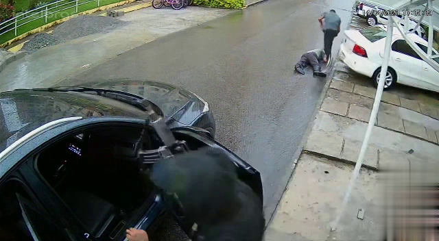 The Killer Jammed His Machine Gun, So There Is Only One Victim