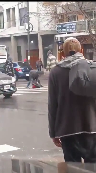 Man Stabbed By Thieves On The Busy Road In Argentina