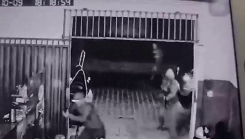 4 Criminals Attacked A Mechanical Workshop. One Died, Two Injured