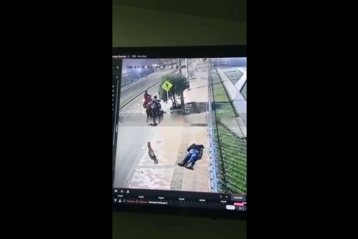 4 Criminals Robbed A Couple In The Middle Of The Day. Colombia