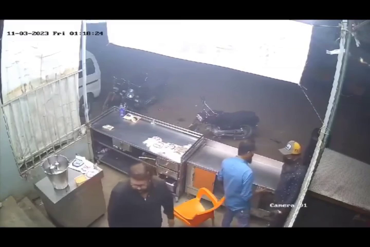 Street Vendor Shoots Robber