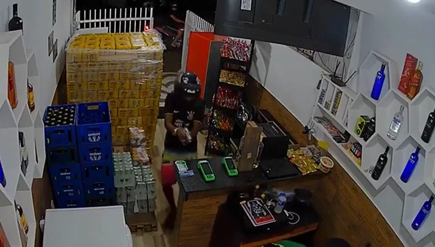 Shootout Of A Salesman And A Criminal