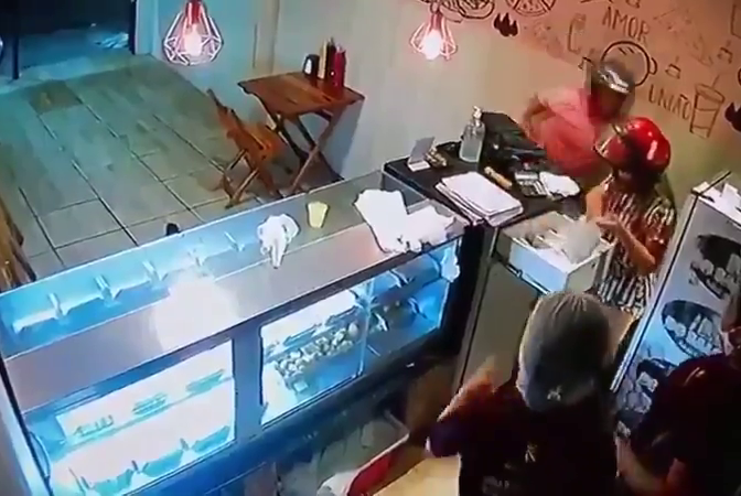 Modern History Of Bonnie And Clyde. Now Bonnie Is Still Alive