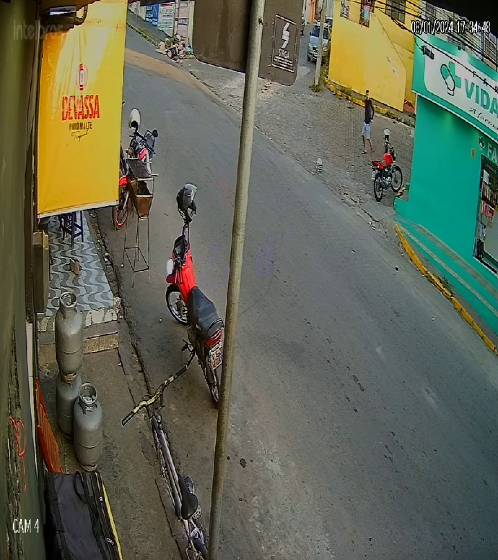 The Stupid Killer Was Unable To Shoot The Victim Almost Point-Blank