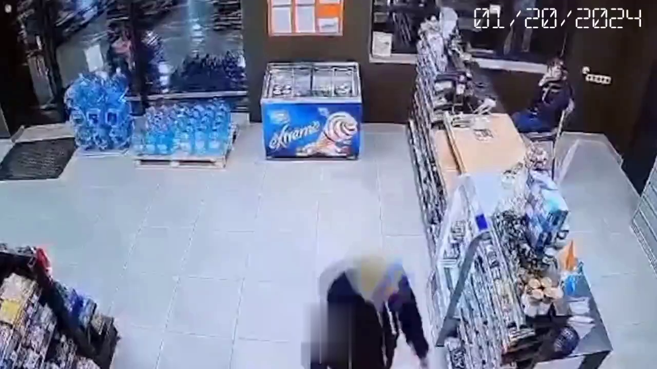 Scumbag Cruelly Beats Female Employee Before Grabbing The Cash