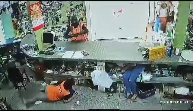 Two Police Officers Were Wounded In A Shootout With A Drunk Customer At A Station Restaurant