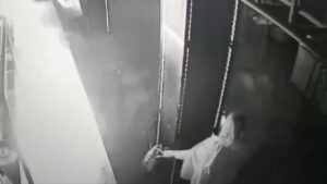 Bartender encourages alcoholic to stop drinking by burning him